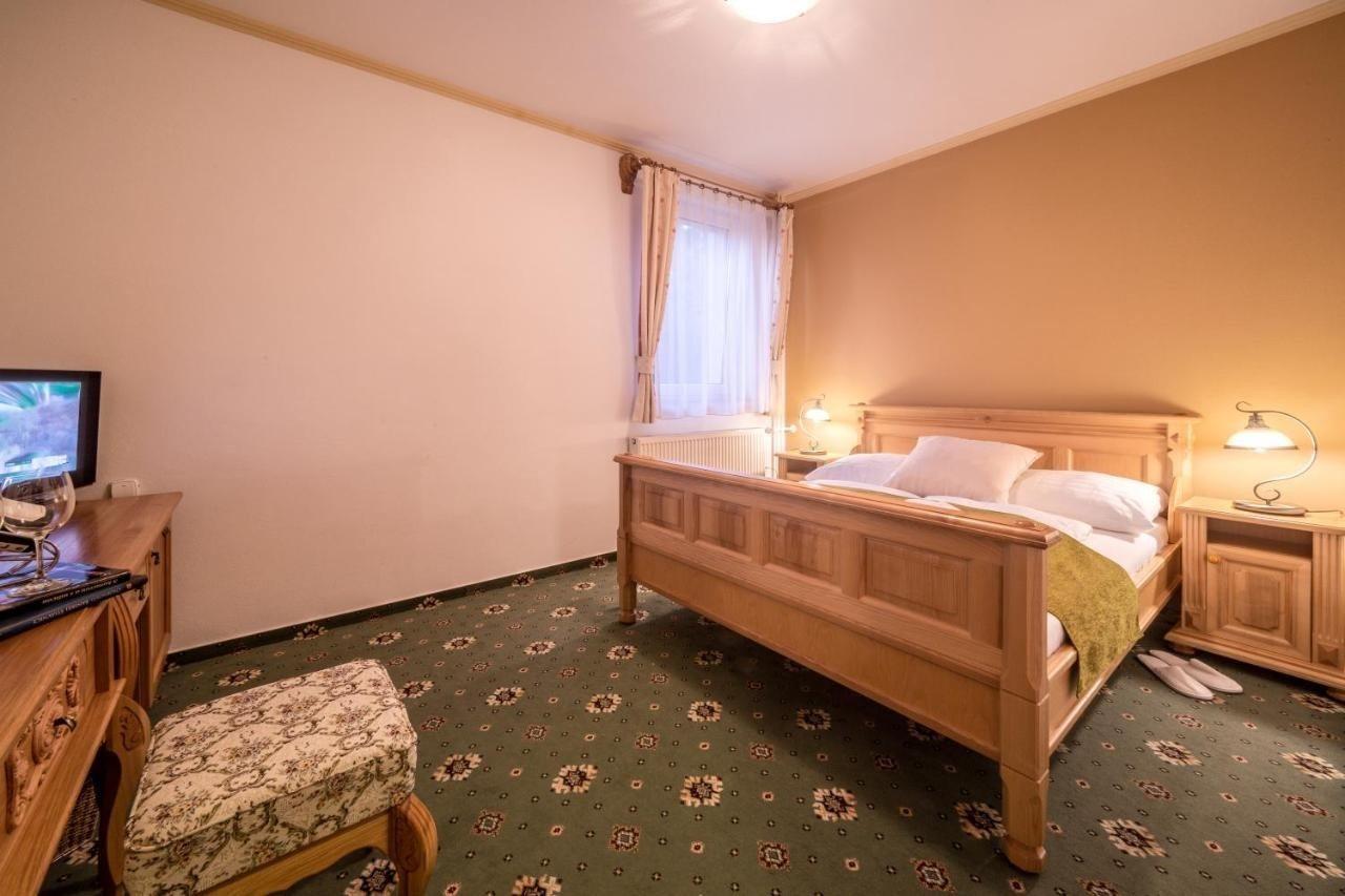 Hotel Diana Stráža Dış mekan fotoğraf