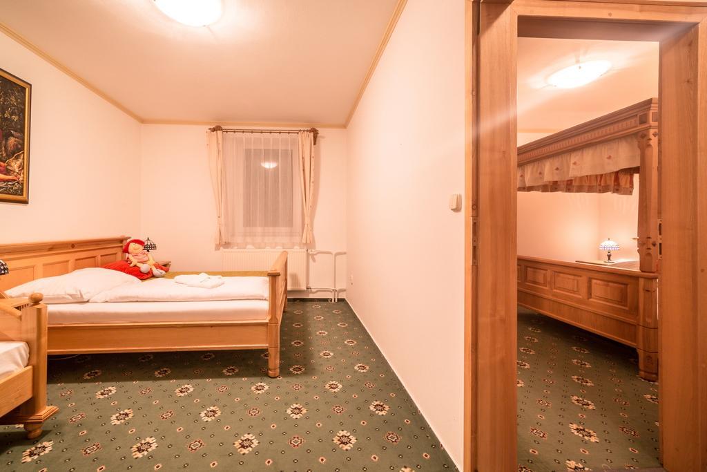 Hotel Diana Stráža Dış mekan fotoğraf